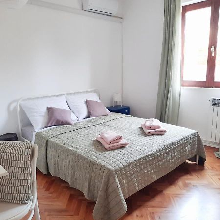 Apartment Nino In Pula Exterior foto