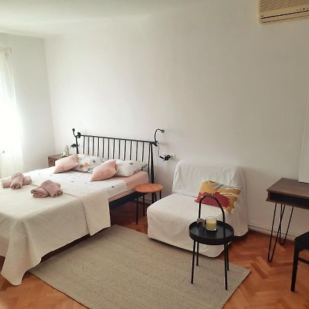 Apartment Nino In Pula Exterior foto