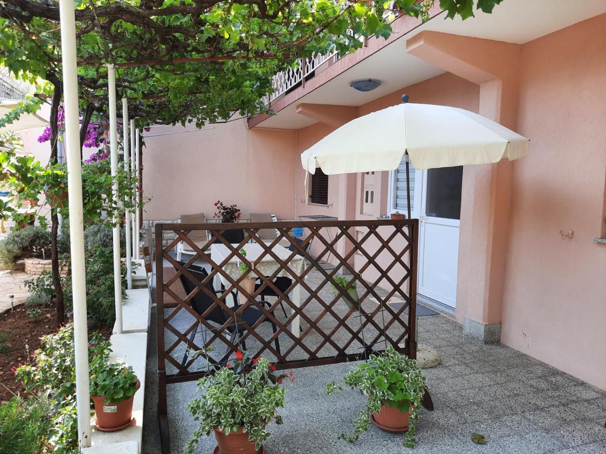 Apartment Nino In Pula Exterior foto